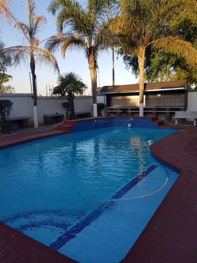 Good 2 Go Guest House Benoni Buitenkant foto